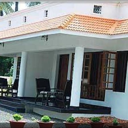 Palmy Residency Lägenhet Alappuzha Exteriör bild